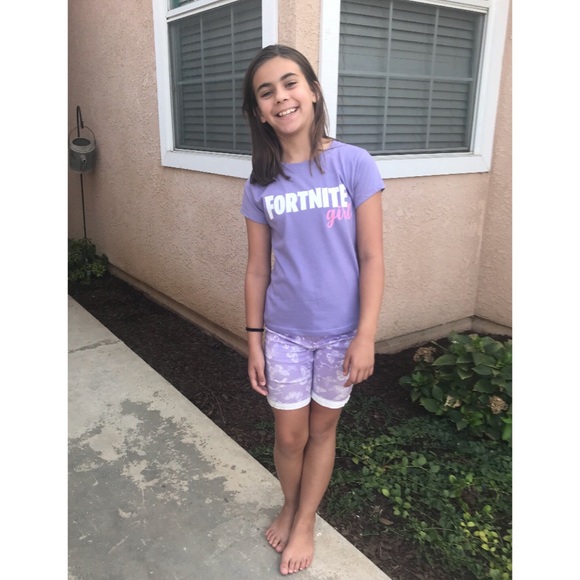 Custom Made Fortnite Girls Tee 🎮 - Picture 3 of 3